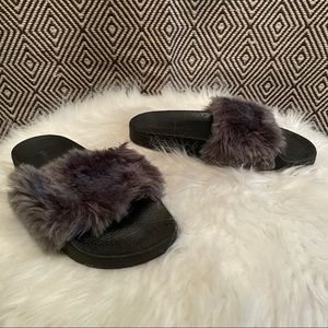 Steve Madden Shower Slides / Women’s Size 6